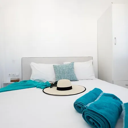 Olive Tree, 2brm With Pool דירה