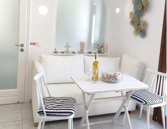 Olive Tree, 2brm With Pool 아파트 *